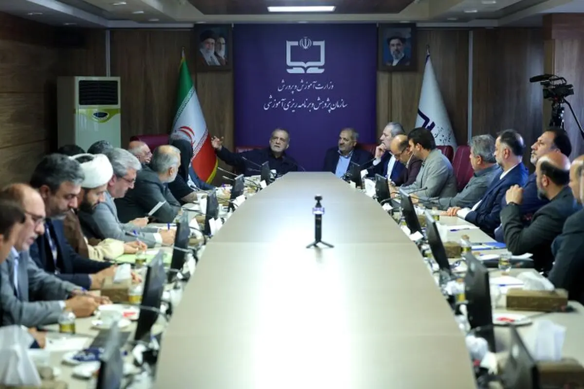 پزشکیان: امروز باید شعار «بزن که خوب می‌زنی» در خیابان‌ها به شعار «بساز که خوب می‌سازی» تبدیل شود/ نباید به بهانه جنگ، کشور را در وضعیت نیمه‌تعطیل قرار دهیم


