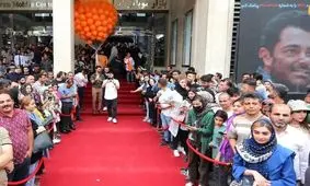 ازدحام جمعیت برای دیدن محمدرضا گلزار / ویدئو

