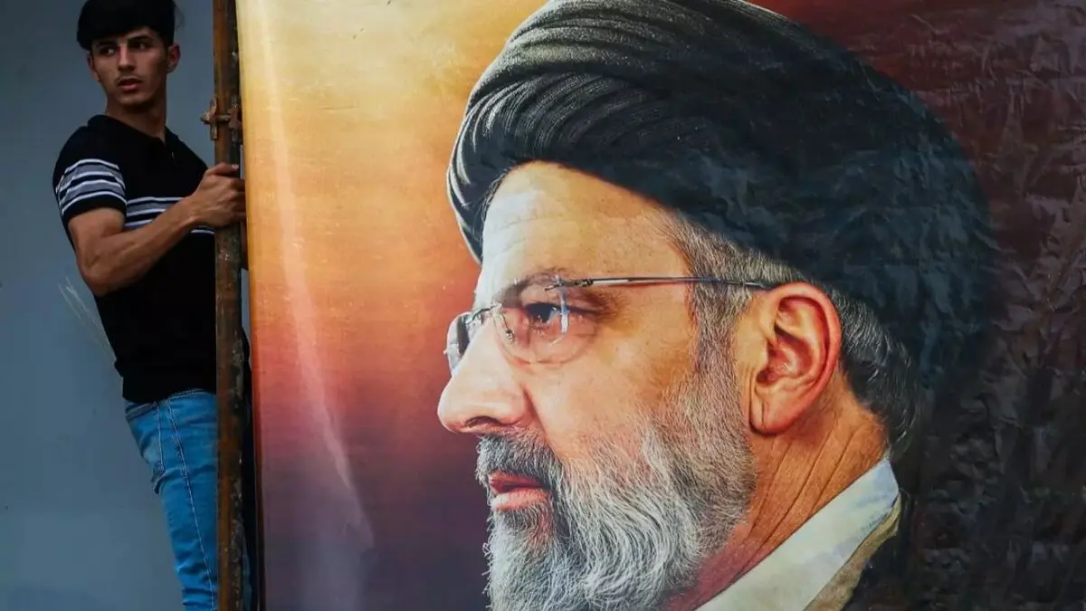 ایران در دو راهی