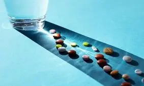 عوارض مصرف بیش از حد ویتامین D و A