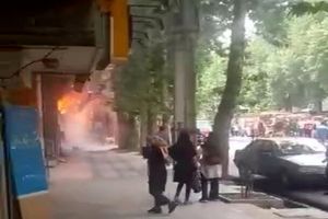  وقوع آتش سوزی وحشتناک در خیابان علوی خرم آباد/ ویدئو
