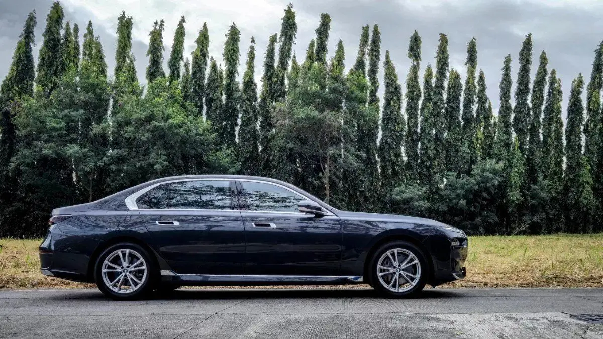 بی‌ام‌و 735i