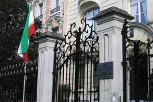 حمله به سفارت ایران در پاریس/ ورودی بخش کنسولی به آتش کشیده شد/ ویدئو