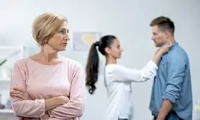  آیا می‌توان از مادرشوهر برای دخالت در زندگی شکایت کرد؟