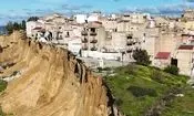 رانش زمین، شهر سیسیل را بر لبه پرتگاه قرار داد+عکس
