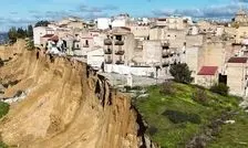رانش زمین، شهر سیسیل را بر لبه پرتگاه قرار داد+عکس
