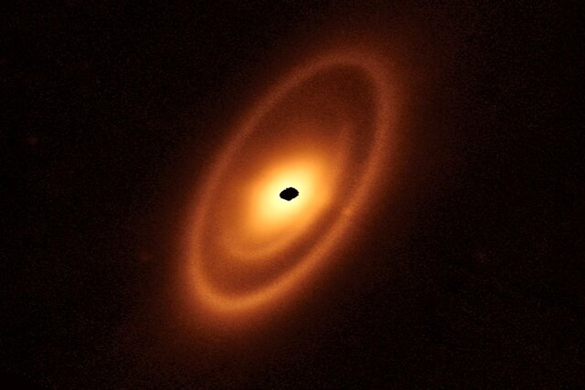 برای نخستین بار از یک کمربند سیارکی خارج از منظومه شمسی تصویربرداری شد

