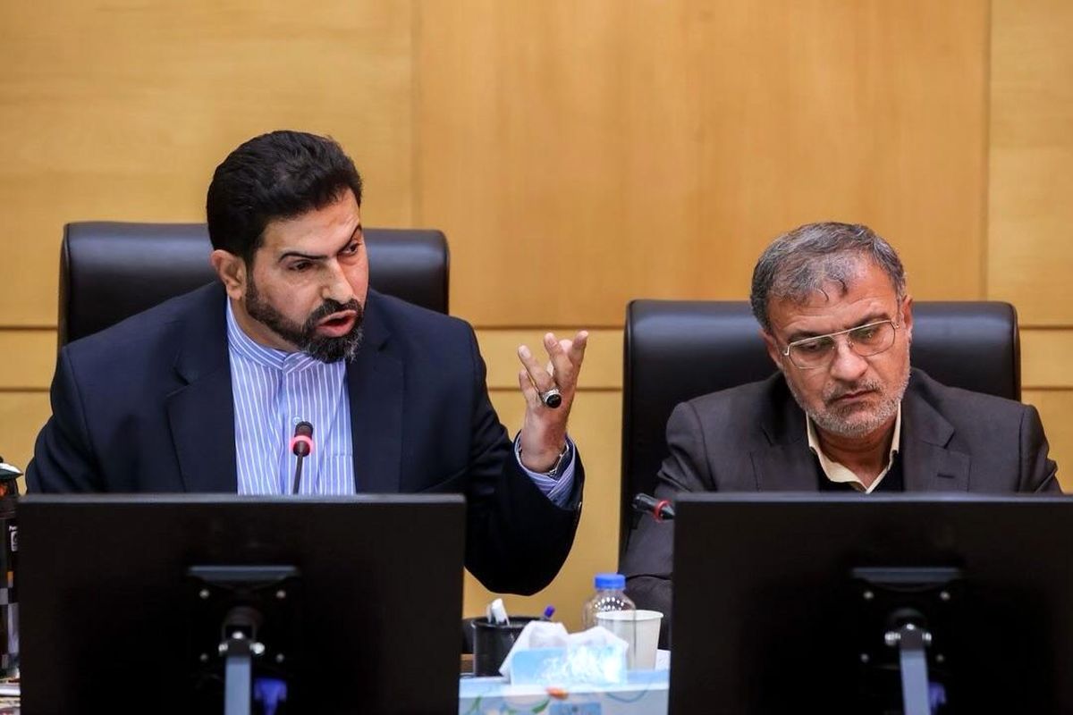 رئیس کمیته نفت و فرآوردههای نفتی: درصورت ادامه این استراتژی تا سال ۱۴۲۱ به واردکننده نفت تبدیل خواهیم شد/ ۷۰ درصد انرژی کشور به گاز وابسته است