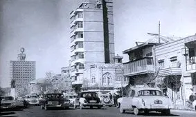 دوچرخه‌سواری در یکی از کوچه‌های تهران؛ سال ۱۳۳۰