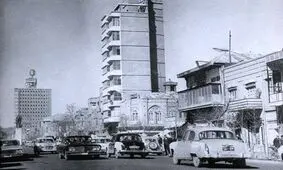 دوچرخه‌سواری در یکی از کوچه‌های تهران؛ سال ۱۳۳۰