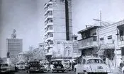 دوچرخه‌سواری در یکی از کوچه‌های تهران؛ سال ۱۳۳۰