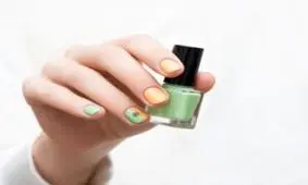 عادات رایج امروزی که ناخن ها را خراب می کند