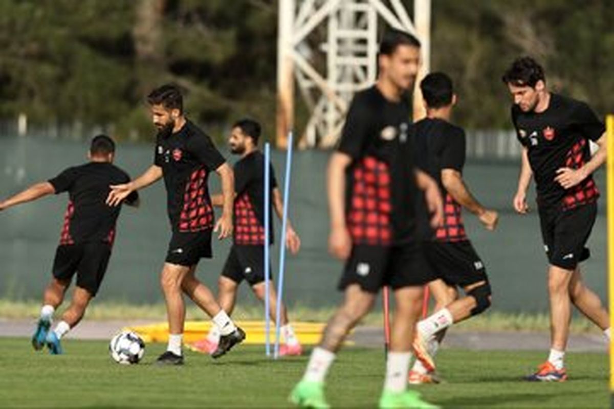 دو میهمان ویژه در تمرین پرسپولیس/ عکس