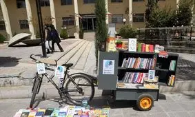 مریم، دختری که با دوچرخه کتاب می‌فروشد/ «یک جایی دیدم حیف است این کتاب‌ها خوانده نشود»