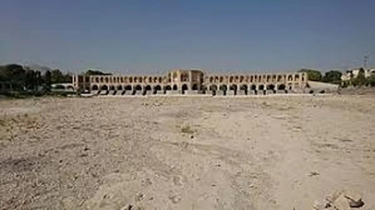 سفر در زمان؛ نمایی از «پل خواجو و زاینده رود خروشان» در دوران قاجار 