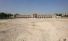 سفر در زمان؛ نمایی از «پل خواجو و زاینده رود خروشان» در دوران قاجار 