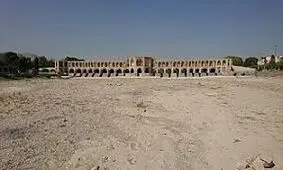 سفر در زمان؛ نمایی از «پل خواجو و زاینده رود خروشان» در دوران قاجار 