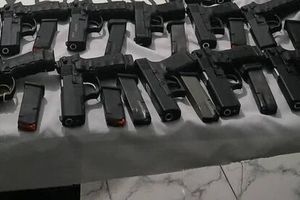 دستگیری ۱۵۳ سارق و قاتل مسلح و کشف ۸۰۳ قبضه سلاح ممنوعه در کرمان