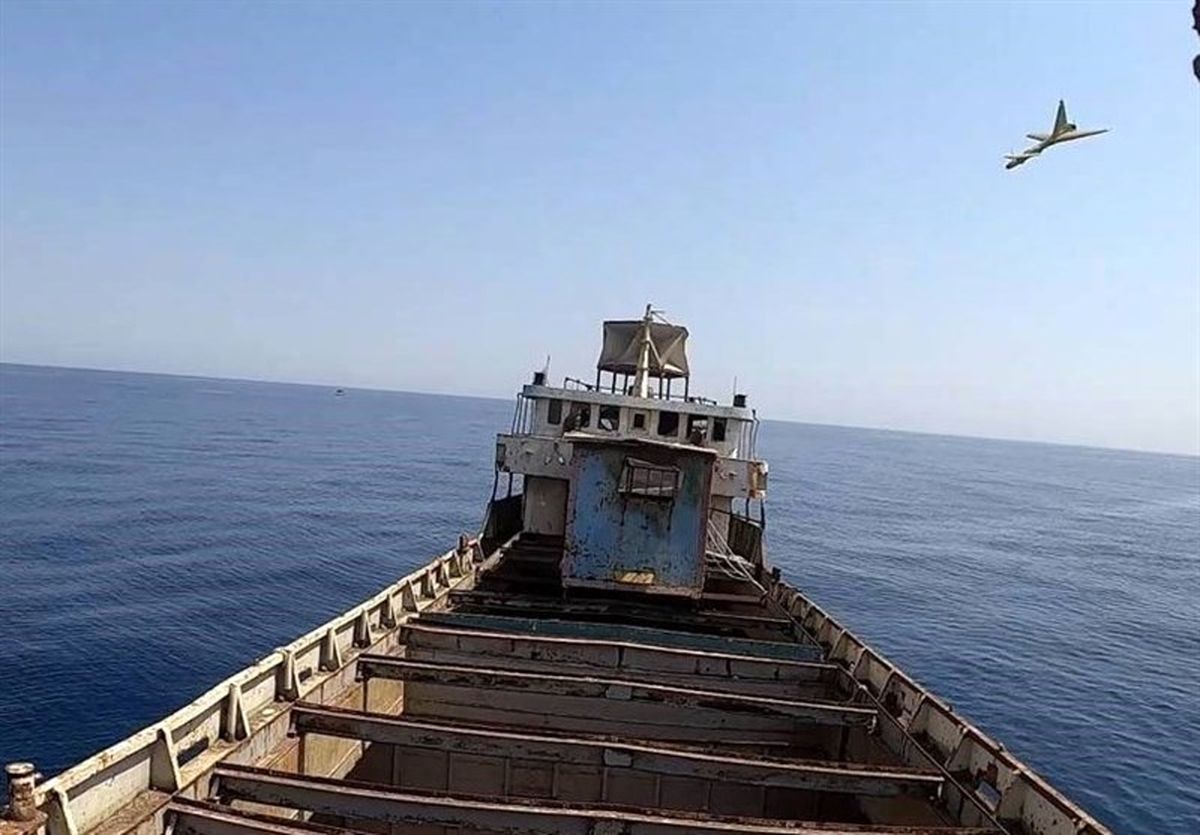 انهدام شناور دریایی با پهپاد انتحاری ابابیل ۲ در رزمایش ارتش
