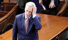 آشوب در کنگره/ جنگ بین ۳ جمهوری خواه برای جانشینی مک کارتی/ سایه ترامپ بر سر محافظه‌کاران؛ کت تن مرد مونارنجی است