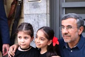 عکس های یادگاری مردم با احمدی نژاد در روز عاشورا
