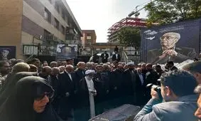 پزشکیان در تشییع پیکر ناصر قفلی، رئیس مجمع خیرین مدرسه‌ساز، شرکت کرد/ تصاویر