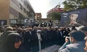 پزشکیان در تشییع پیکر ناصر قفلی، رئیس مجمع خیرین مدرسه‌ساز، شرکت کرد/ تصاویر