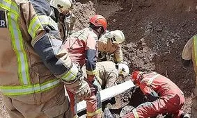 مصدومیت ۴ کارگر براثر ریزش آوار یک ساختمان قدیمی