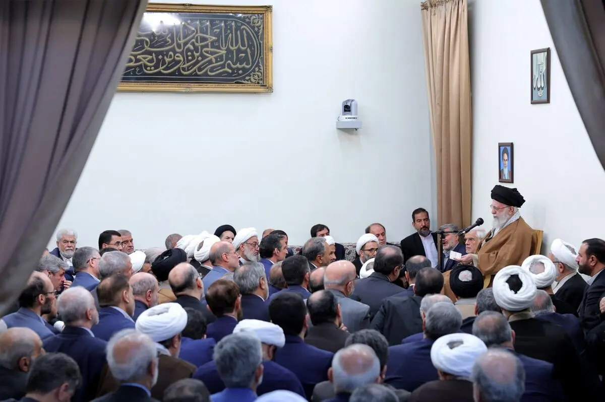 دیدار جمعی از مسئولان ارشد 3 قوه با رهبر انقلاب

