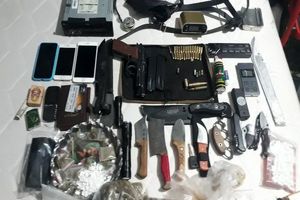 2 کرجی با شمار زیادی سلاح سرد و گرم دستگیر شدند