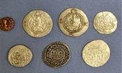 کشف سکه‌های عتیقه از خانه زن جوان
