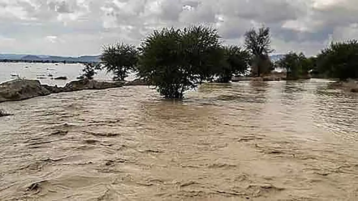 سیل هرمزگان ۲ کودک را با خود برد