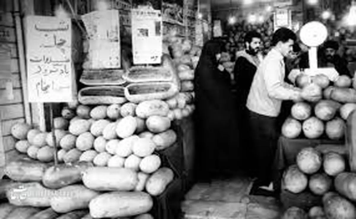 سفر در زمان؛ عکس‌های جالب از بازار شب یلدای ۶۰ سال پیش! ؛ سال ۱۳۴۴ 