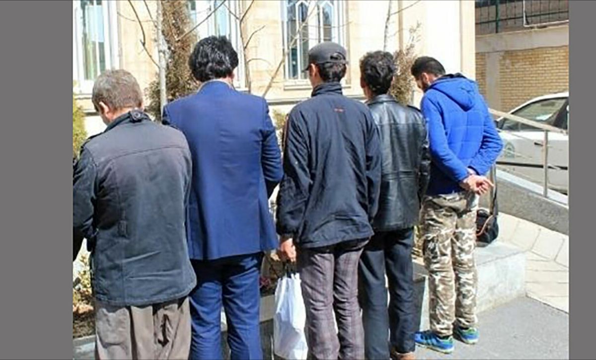 بازداشت ۱۱ مرد که بخاطر یک ملک به جان هم افتادند