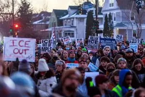 مینیاپولیس آمریکا در آتش خشم معترضان