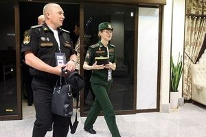 جرات دارید به جای تصویب قانون جدید حجاب، افسر زن روس را نهی از منکر کنید؟