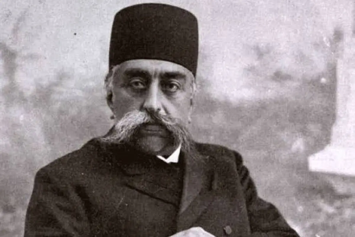 سفر در زمان؛ عکس یادگاری پزشکان ایرانی و خارجی معالج مظفرالدین شاه 