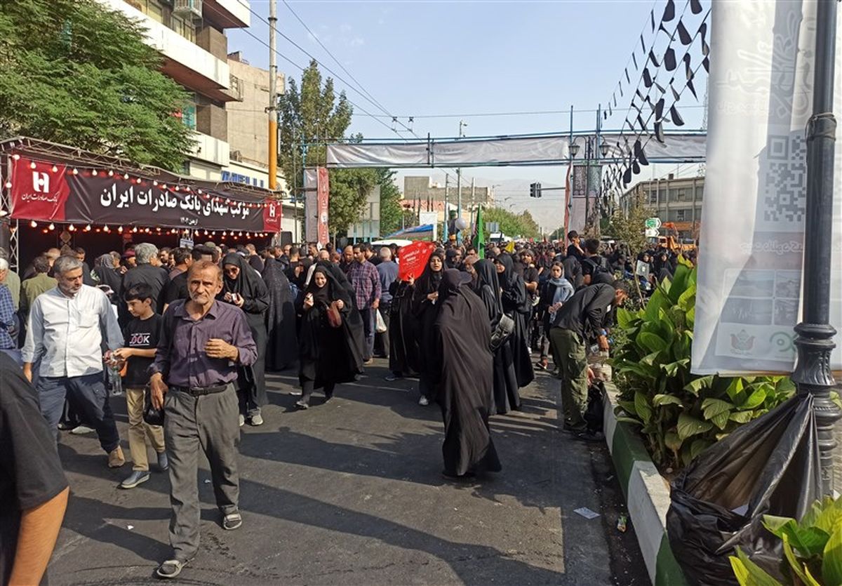 پیاده‌روی جاماندگان اربعین حسینی در تهران/ ویدئو