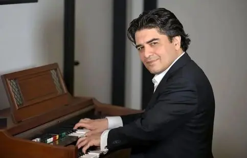 اجرای بی‌نظیر همراه با رقص سامان احتشامی در کارناوال