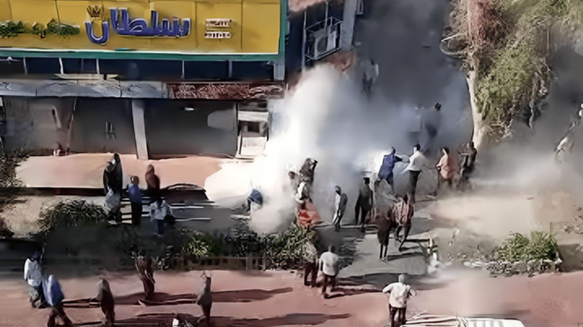 خودسوزی یک دانشجو در درگیری با ماموران شهرداری/ ویدئو