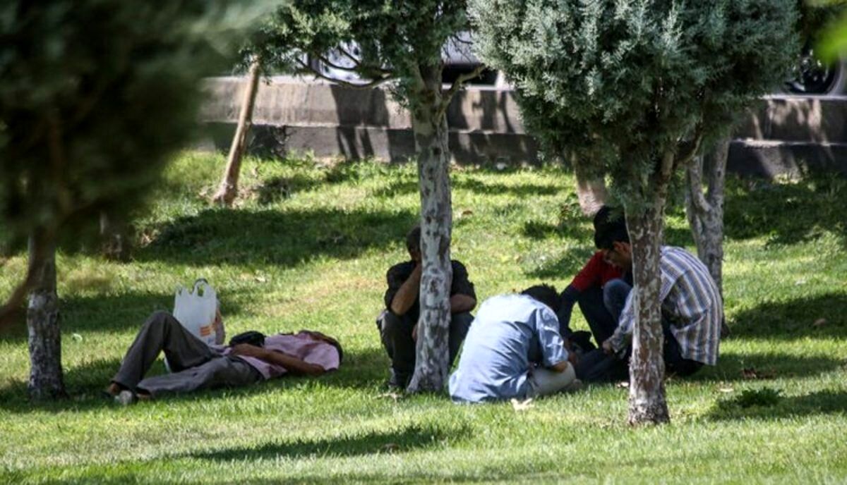 ویدئویی تکان‌دهنده از پاتوق‌ معتادان متجاهر در تهران/ هر گرم شیشه فقط ۲۰۰ هزار تومان