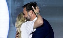 لب‌خوانی از آنچه جی‌دی‌ونس به بیوه چارلی کرک گفت