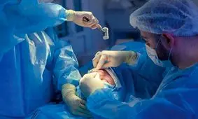 مرگ دردناک دختر ۱۸ ساله زیر تیغ تیم جراحی؛ پدرش خودکشی کرد 