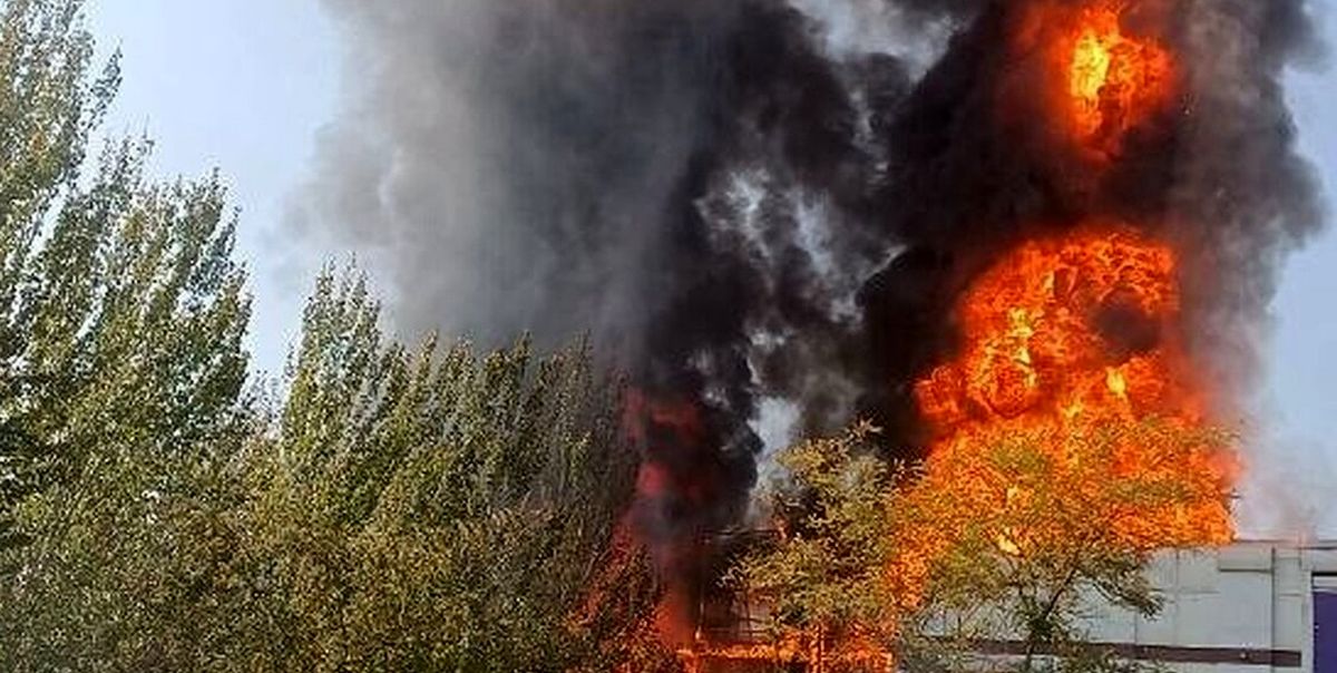 آتش‌سوزی عجیب در پل هوایی مشهد/ ویدئو