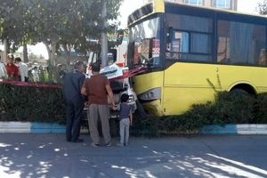 حادثه در میدان شوش؛ راننده اتوبوس سکته کرد، دو راننده تاکسی مجروح شدند