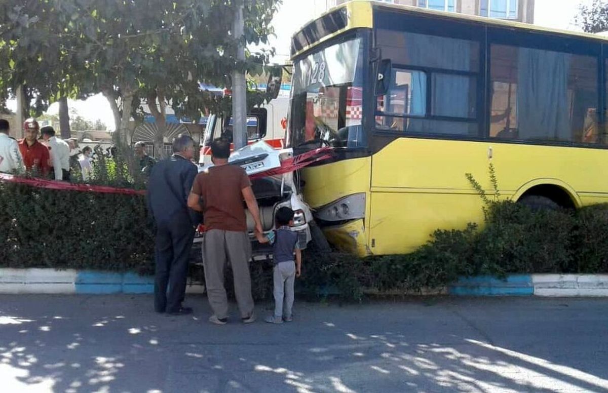 حادثه در میدان شوش؛ راننده اتوبوس سکته کرد، دو راننده تاکسی مجروح شدند