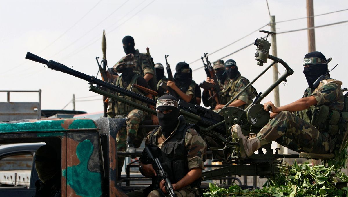 حماس: نیروهای محاصره شده ما در رفح تسلیم نخواهند شد/ مصر: در ازای عبور امن، رزمندگانی که هنوز در رفح هستند، سلاح‌های خود را به مصر تحویل دهند و جزئیات تونل‌های آنجا را ارائه دهند تا بتوان آنها را تخریب کرد
