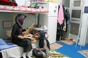 مصیبت های دختران در خوابگاه های تهران؛ از اجاره یک تخت به قیمت گزاف تا ضعف بهداشت و هم اتاق شدن با زنان معتاد!