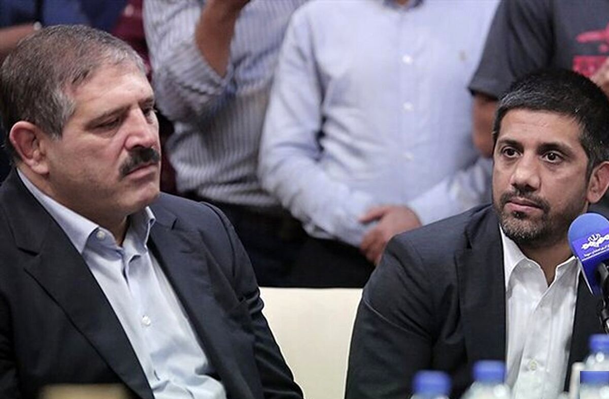  خنده‌های زیرپوستی عباس جدیدی هنگام سخنرانی علیرضا دبیر/ ویدئو