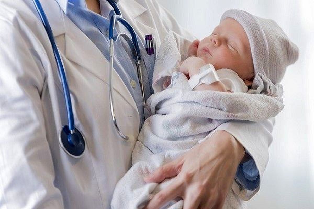 رها کردن یک نوزاد در قلعه حسنخان تهران/ ویدئو